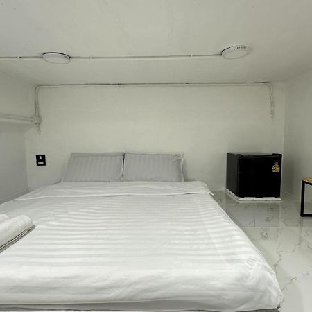Megun Capsule 150 Cm Apartamento Banguecoque Exterior foto