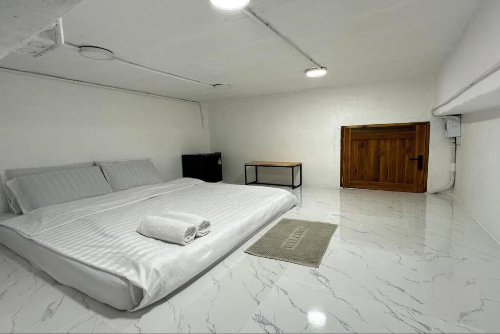 Megun Capsule 150 Cm Apartamento Banguecoque Exterior foto